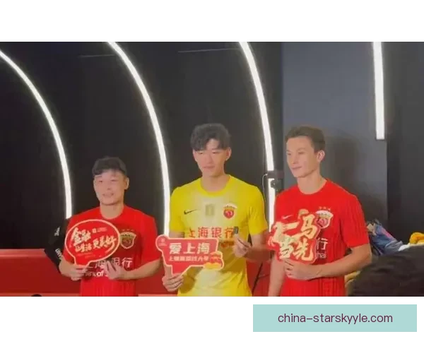 海港上海银行签约武磊安永佳见证