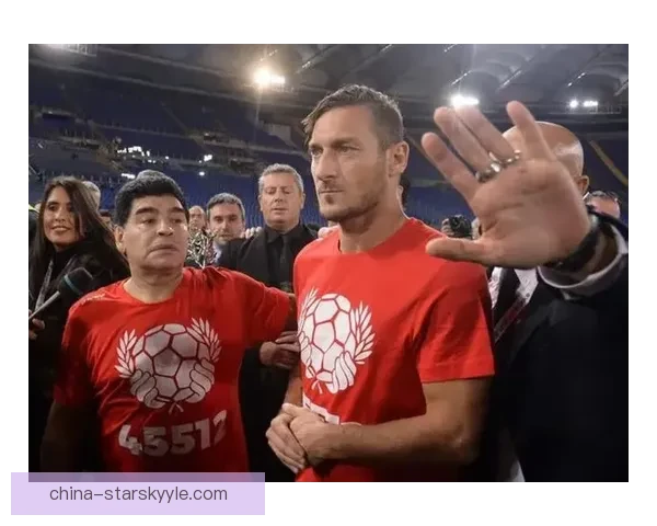 托蒂回归罗马主场 球迷高唱队长之歌